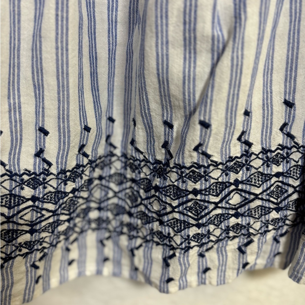 Old Navy Embroidered Smocked Tie Shoulder Striped Blue Sleeveless Boho Top XL - Picture 6 of 15